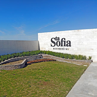 Murete de acceso de Santa Sofía Residencial
